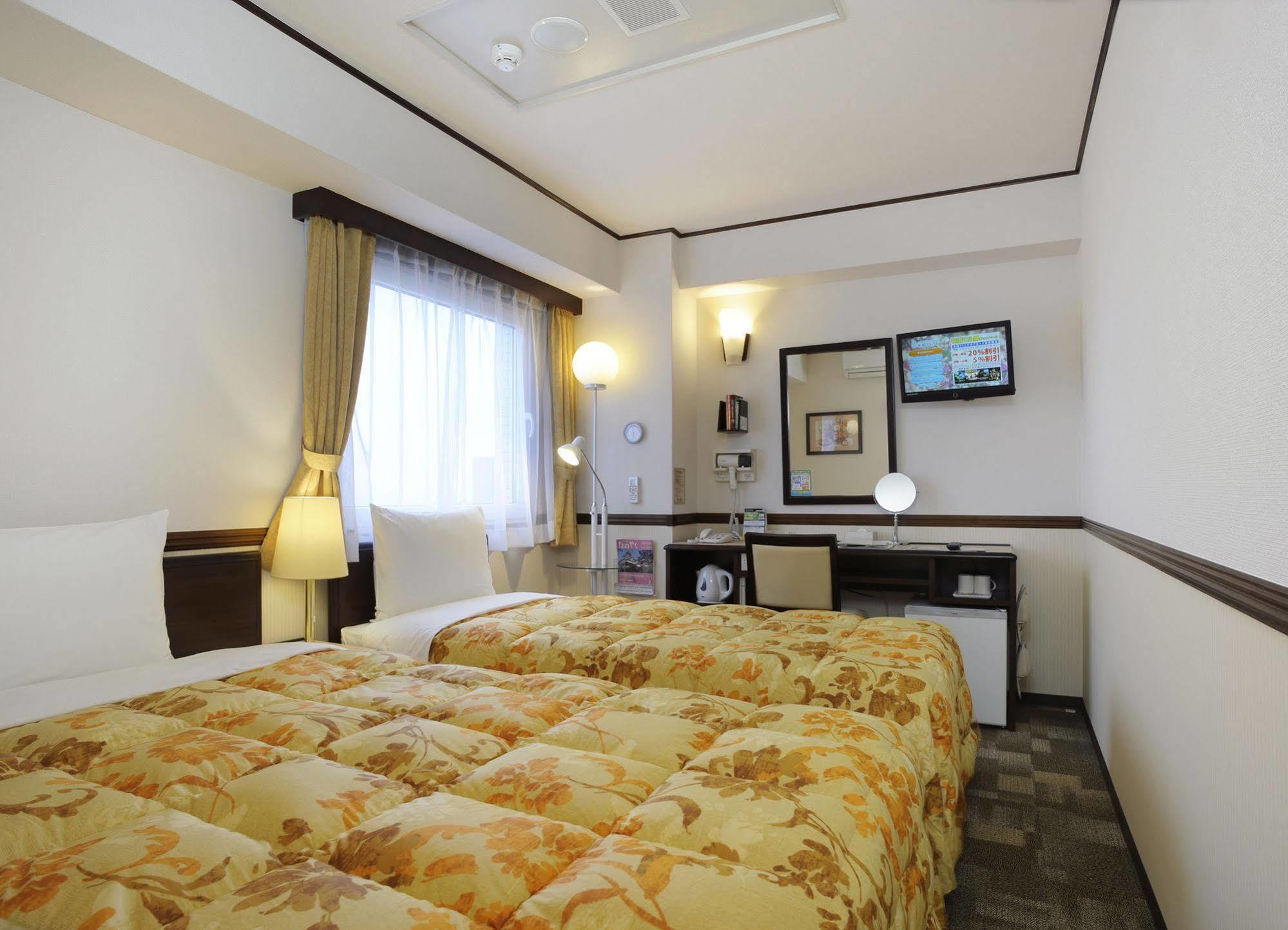 Toyoko Inn Hokkaido Tomakomai Ekimae Exterior photo
