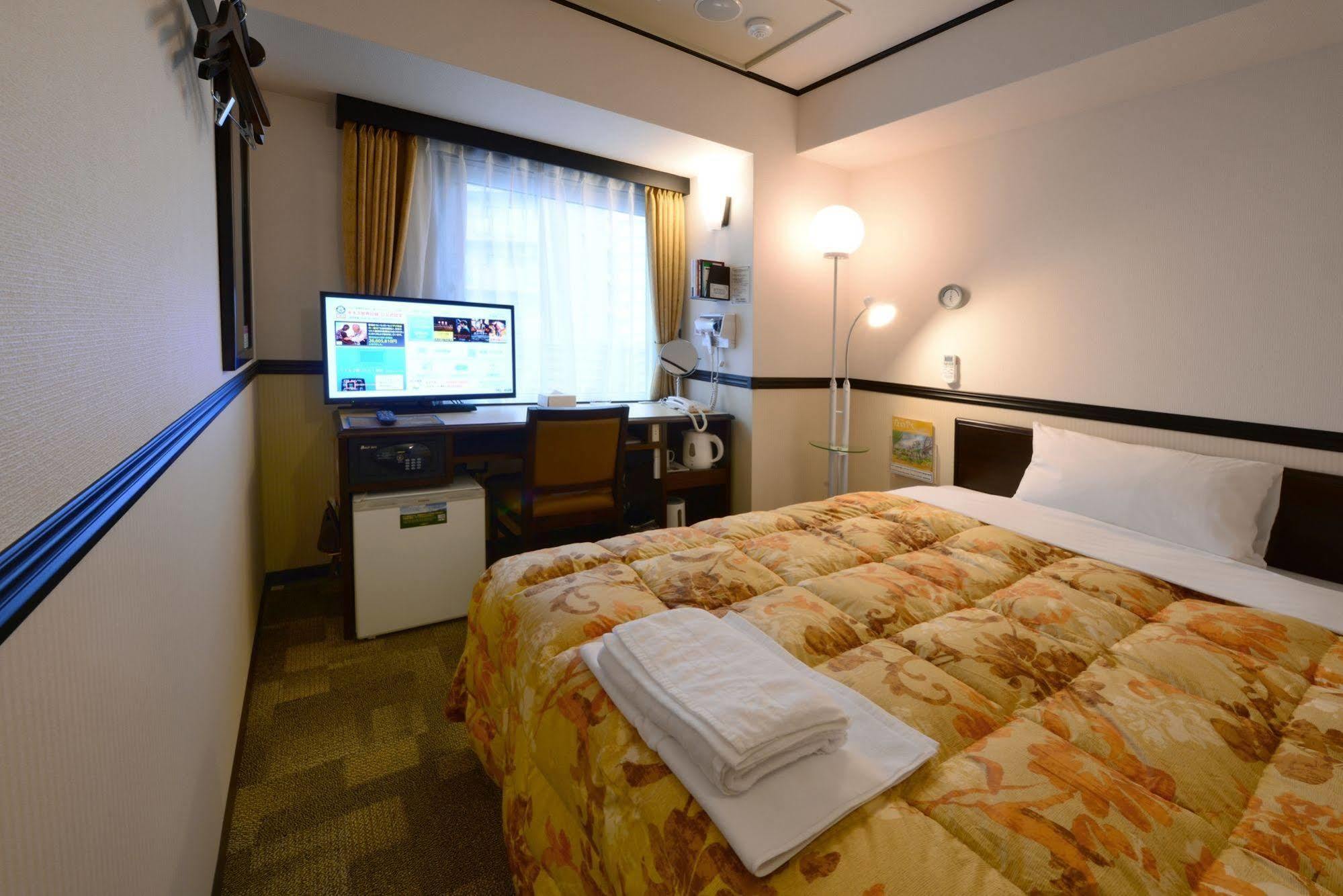 Toyoko Inn Hokkaido Tomakomai Ekimae Exterior photo